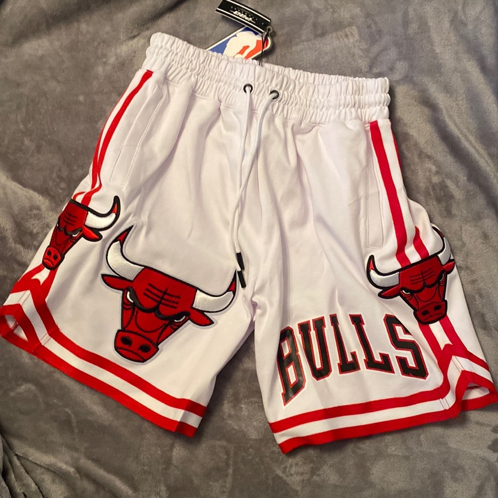 Chicago Bulls Shorts Large Brand NEW